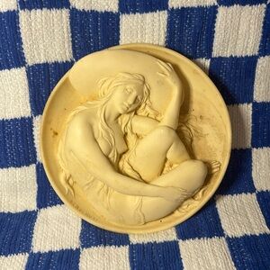 Sculpted plate